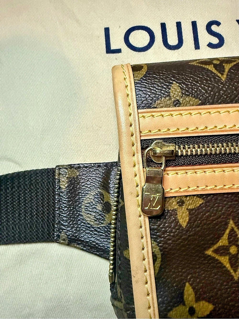Louis Vuitton Bosphore Bum Bag, *AUTHENTIC* used with perfect interior! - Picture 3 of 6